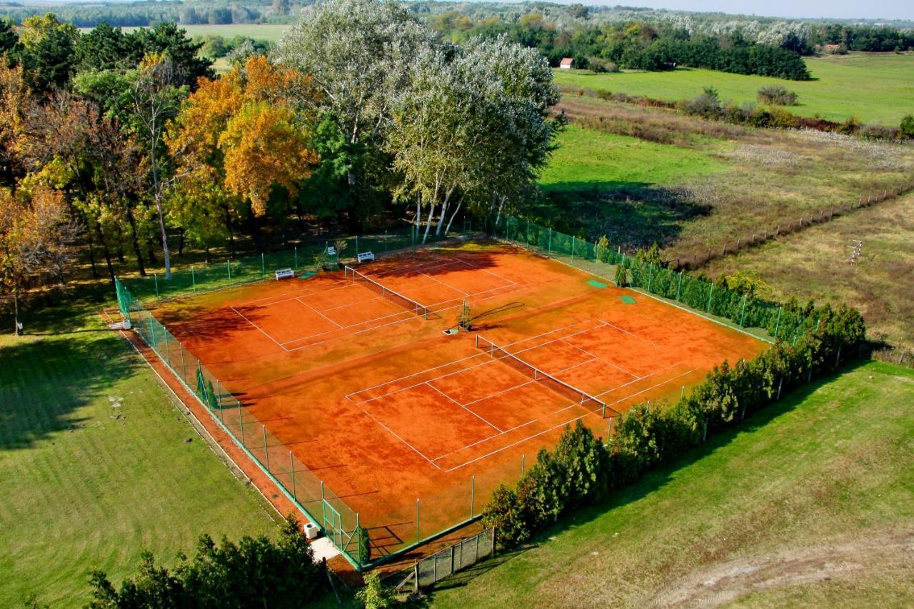 Hotel Villa Majur Subotica Luaran gambar